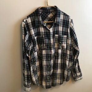 Button down longo sleeve shirt .new without tags
